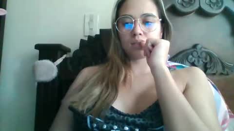 triana_bell online show from January 2025 06:50:01 PM