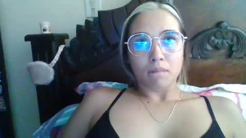 triana_bell online show from February 2025 08:03:01 PM