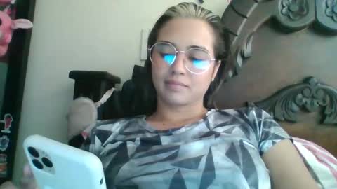triana_bell online show from February 2025 06:02:01 PM
