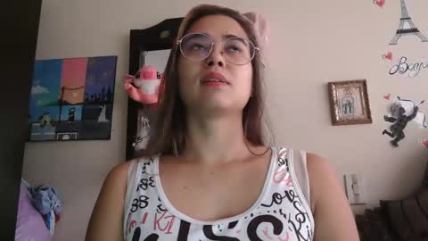 Snapshot of triana_bell chatting on February 2026 05:19:01 PM triana_bell online show from February 2026 05:19:01 PM