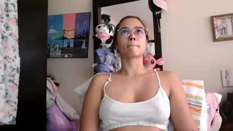 Snapshot of triana_bell chatting on March 2026 04:32:02 PM triana_bell online show from March 2026 04:32:02 PM