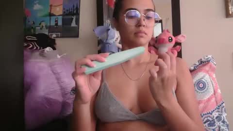Snapshot of triana_bell chatting on April 2026 04:12:02 PM triana_bell online show from April 2026 04:12:02 PM