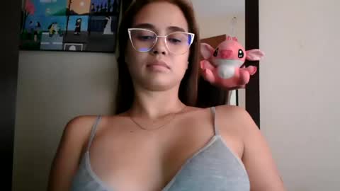 Snapshot of triana_bell chatting on June 2026 08:57:01 PM triana_bell online show from June 2026 08:57:01 PM