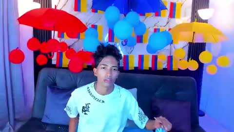 Snapshot of triiangel_latinboy chatting on June 2026 12:09:02 PM Johan online show from June 2026 12:09:02 PM