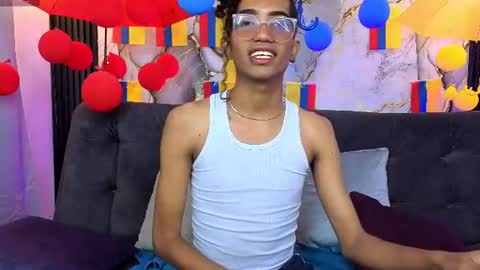 Snapshot of triiangel_latinboy chatting on July 2026 12:42:02 PM Johan online show from July 2026 12:42:02 PM