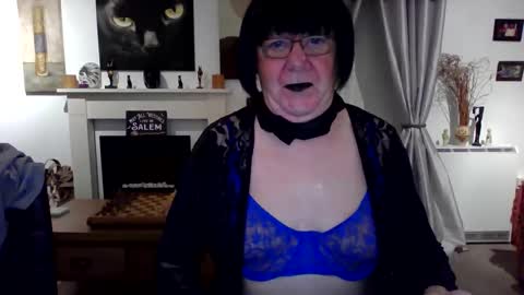Snapshot of trinity1011 chatting on April 2026 04:10:02 AM trinity1011 online show from April 2026 04:10:02 AM