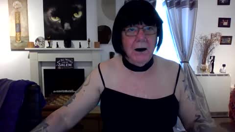 Snapshot of trinity1011 chatting on May 2026 05:49:01 AM trinity1011 online show from May 2026 05:49:01 AM