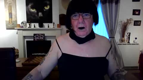 Snapshot of trinity1011 chatting on June 2026 04:51:02 AM trinity1011 online show from June 2026 04:51:02 AM