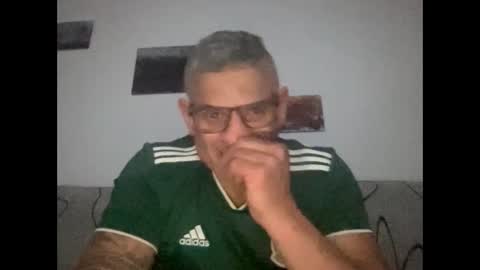 Snapshot of trip2nite3000 chatting on February 2025 04:05:01 AM Ramiro online show from February 2025 04:05:01 AM