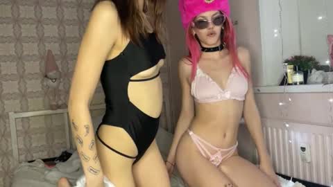 tripi_and_eva online show from November 2025 01:41:02 AM