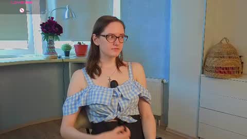 Snapshot of trishdelafontaine chatting on July 2026 04:32:01 AM Viola online show from July 2026 04:32:01 AM