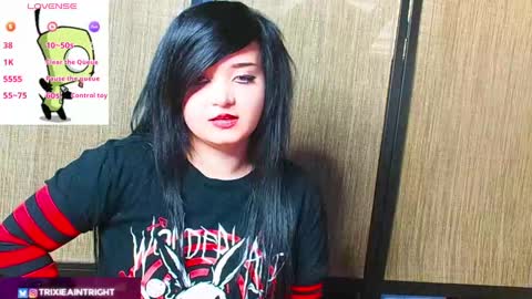 trixiedoescamcam online show from September 2025 03:28:01 PM