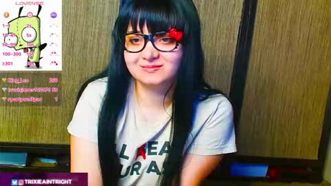 trixiedoescamcam online show from October 2025 10:36:01 PM