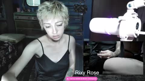 Snapshot of trixyrose chatting on September 2025 12:10:01 PM RixyRose online show from September 2025 12:10:01 PM