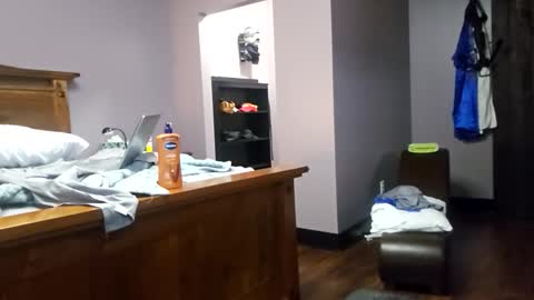 Snapshot of trojanswingers chatting on December 2025 06:18:01 AM trojanswingers online show from December 2025 06:18:01 AM