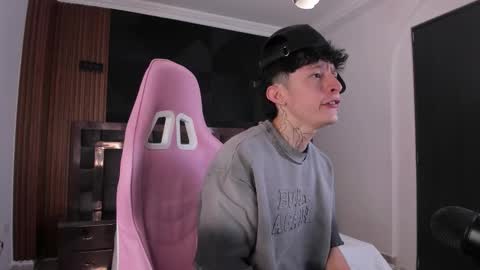 Troy online show from September 2025 07:25:01 PM