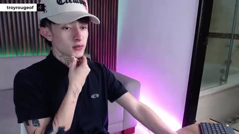 Troy online show from September 2025 07:39:02 PM