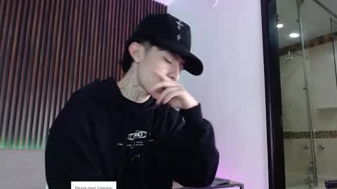 Troy online show from October 2025 07:03:02 PM