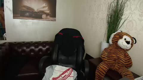 Snapshot of troywade chatting on May 2026 05:26:02 AM TroyWade online show from May 2026 05:26:02 AM