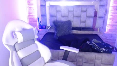   online show from February 2025 12:17:02 PM