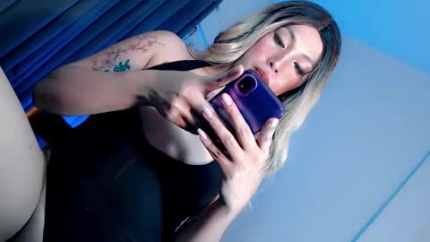 Julian online show from December 2025 08:59:02 PM