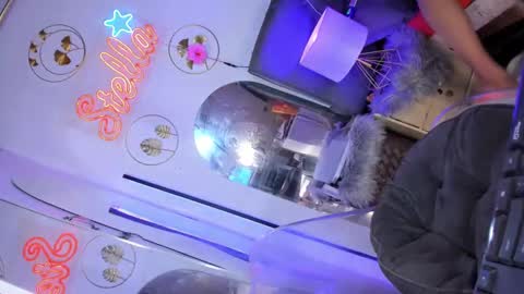   Stella Hanlon    - - online show from January 2025 05:45:02 AM