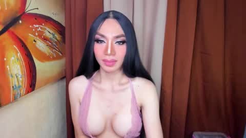 Queen Selena online show from September 2025 07:22:02 AM