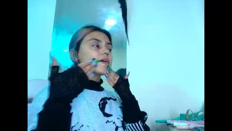 Tsukineko online show from November 2025 01:11:01 AM