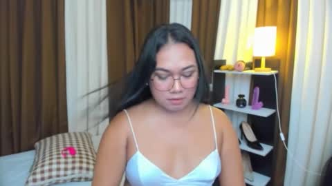 Karen Oquio online show from October 2025 05:46:01 AM