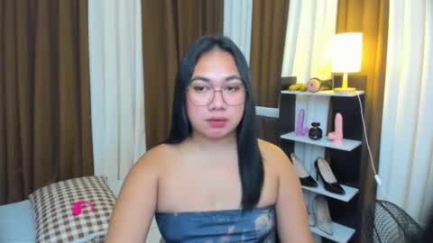 Karen Oquio online show from October 2025 05:47:02 AM