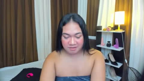 Karen Oquio online show from October 2025 05:27:02 AM