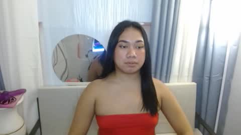Karen Oquio online show from November 2025 06:20:01 PM