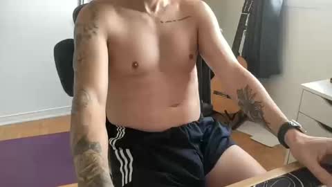 TT Boy2000 online show from October 2025 01:43:02 PM