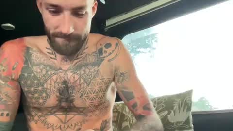 Tuhands online show from September 2025 01:23:01 PM