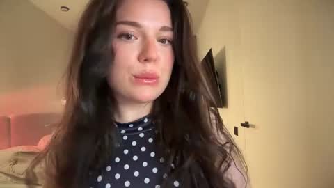 Snapshot of tutti_frutti_ chatting on June 2026 05:17:02 PM Ariana online show from June 2026 05:17:02 PM