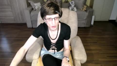 Snapshot of tvclementine chatting on May 2026 02:45:01 PM Clementine online show from May 2026 02:45:01 PM