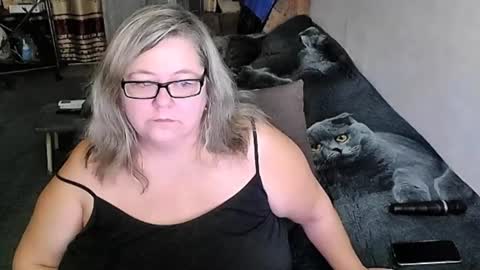 Lana online show from October 2025 10:07:02 PM