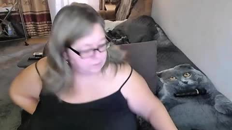 Lana online show from November 2025 12:35:01 AM