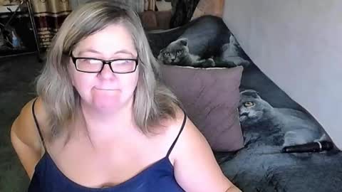 Lana online show from November 2025 07:30:02 PM