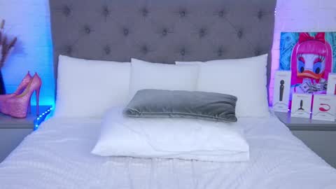 Hallie online show from February 2025 04:58:02 AM