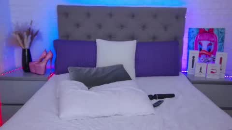 Hallie online show from February 2025 04:38:02 AM