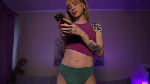 Snapshot of twiinkie_pie chatting on October 2025 04:51:02 AM Maria 3 online show from October 2025 04:51:02 AM