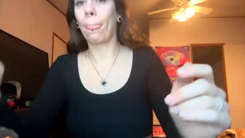 twinflamekitten online show from December 2025 05:52:02 PM