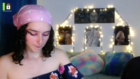 TwinFlamesXX online show from January 2025 11:00:01 PM