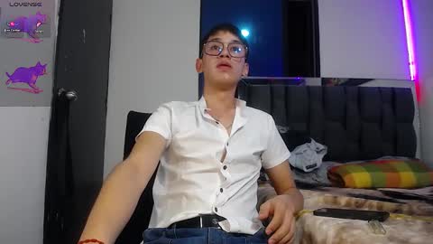 Snapshot of twink_daren chatting on January 2025 06:24:01 PM Mr Daren online show from January 2025 06:24:01 PM