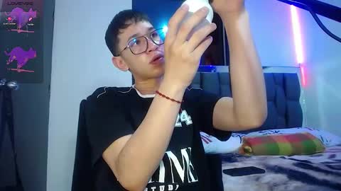 Snapshot of twink_daren chatting on February 2025 04:59:02 PM Mr Daren online show from February 2025 04:59:02 PM