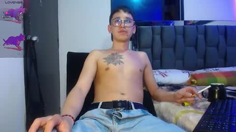 Snapshot of twink_daren chatting on February 2025 11:08:02 PM Mr Daren online show from February 2025 11:08:02 PM
