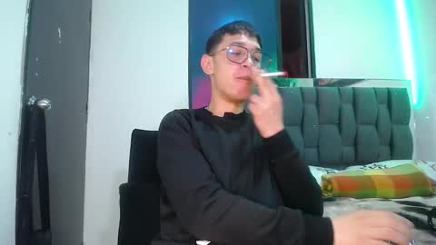 Snapshot of twink_daren chatting on February 2025 05:27:01 PM Mr Daren online show from February 2025 05:27:01 PM