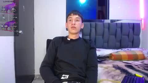 Snapshot of twink_daren chatting on February 2025 06:42:01 PM Mr Daren online show from February 2025 06:42:01 PM