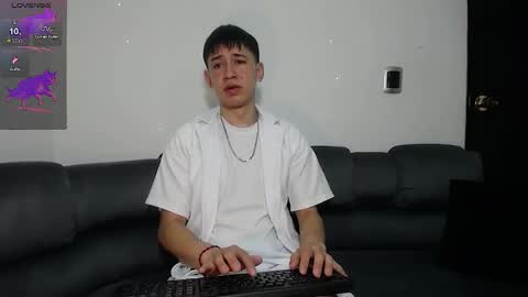 Snapshot of twink_daren chatting on March 2025 05:28:02 PM Mr Daren online show from March 2025 05:28:02 PM